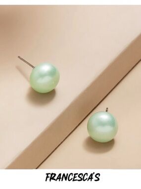New Francesca’s Teresa Green Pearl Stud Earrings